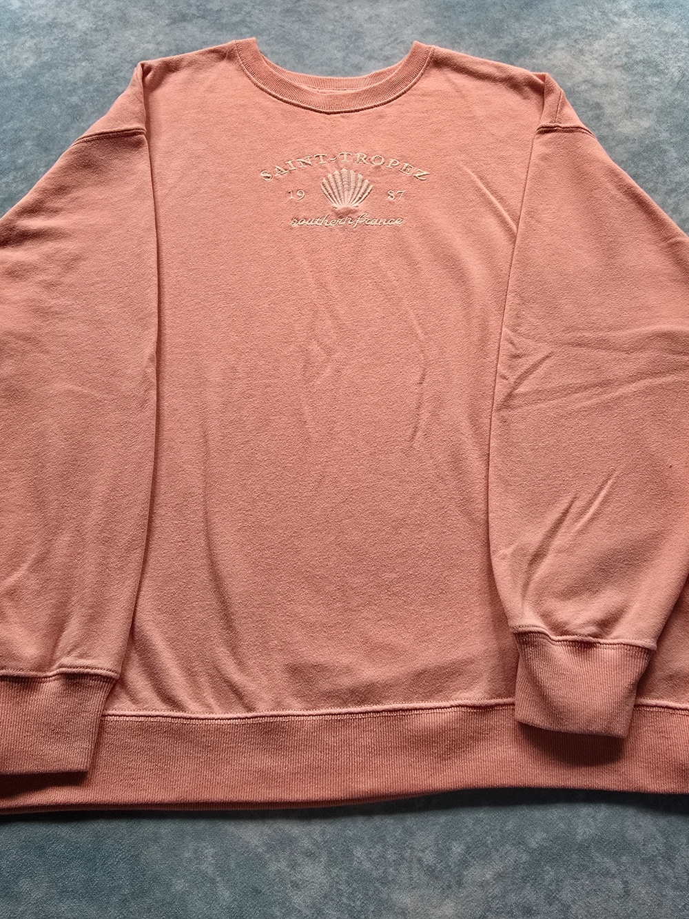 Hollister Women’s Medium Peach Saint Tropez Embroidered Oversized Sweatshirt